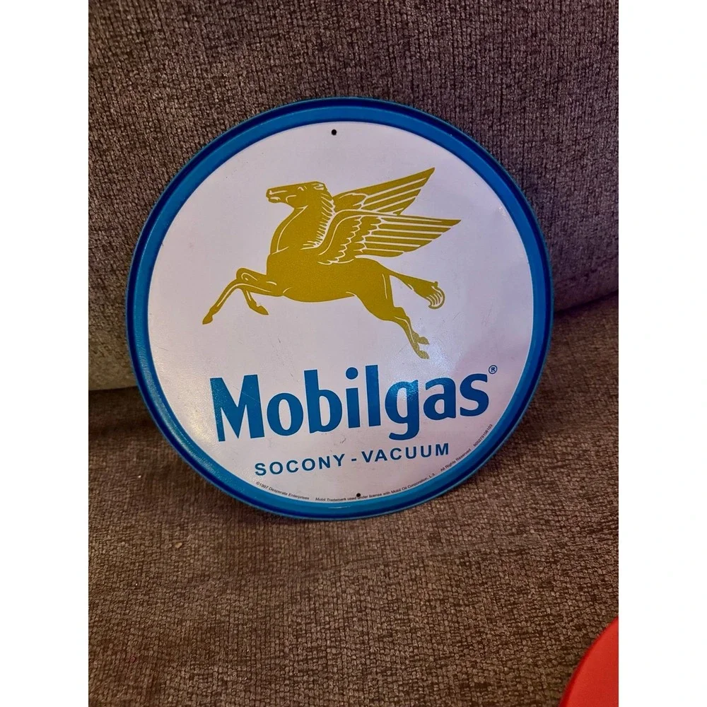 Vintage Mobilgas Pegasus Oil Gas Garage Mechanic Retro Round‎ Tin Metal Sign